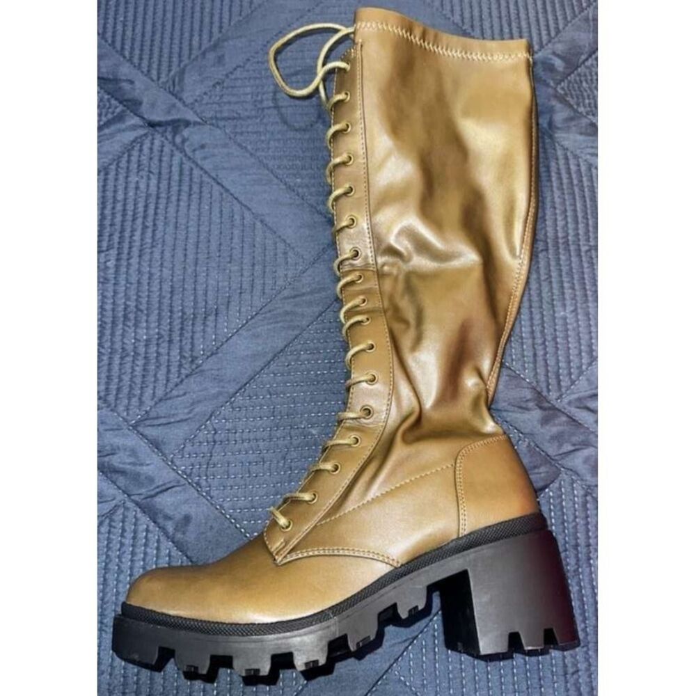 Shoedazzle Balan lug boots olive green size 6.5